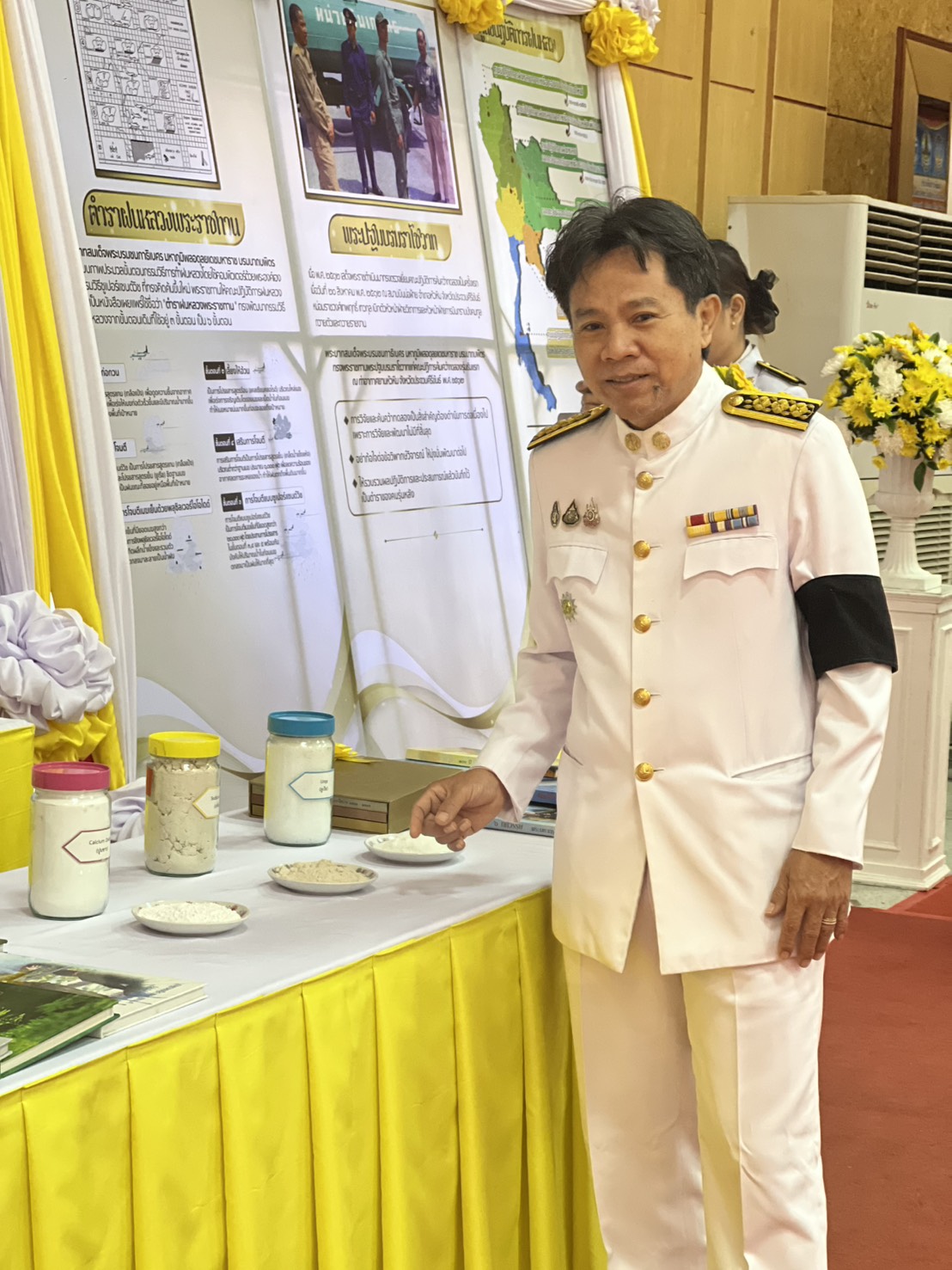 title - ส.ป.ก.ยโสธร ร่วมพิธีวางพานพุ่มดอกไม้สด เนื่องในวันพระบิดาแห่งฝนหลวง ประจำปี พ.ศ.๒๕๖๘